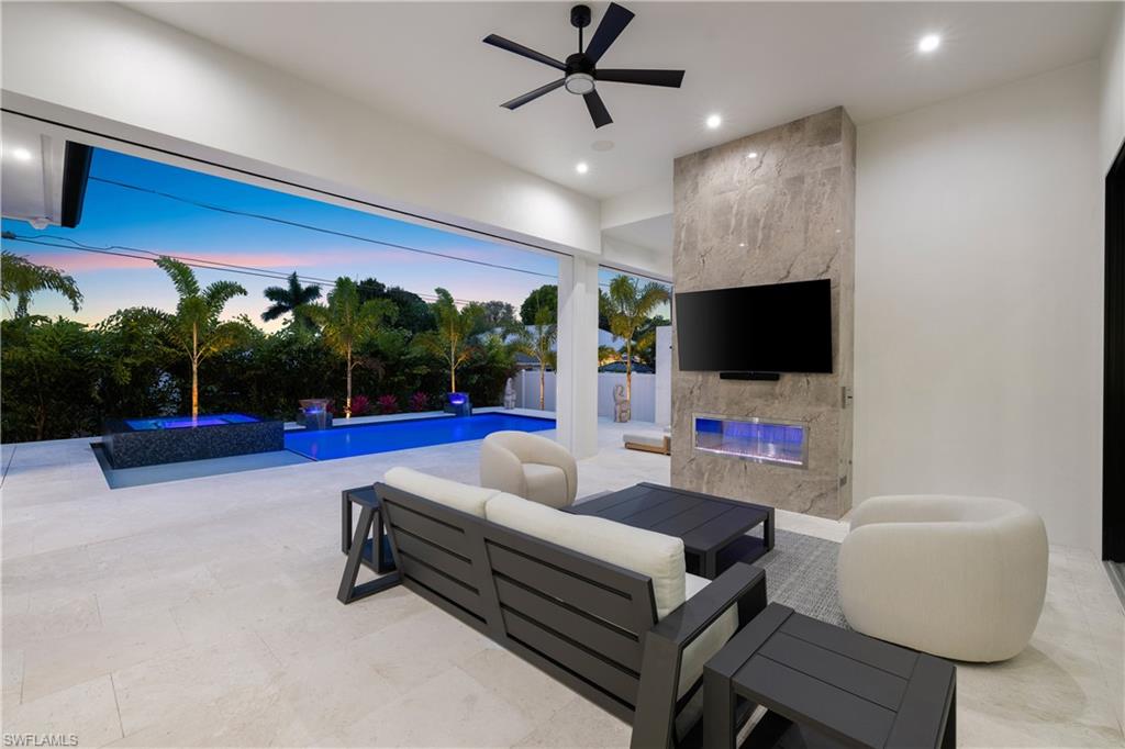 NAPLES PARK - Residential