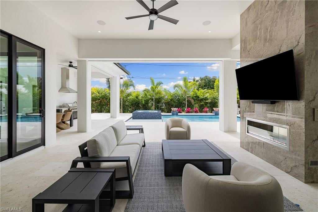 NAPLES PARK - Residential