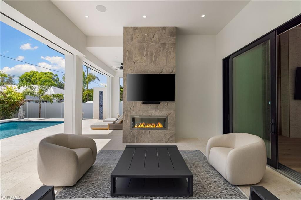 NAPLES PARK - Residential