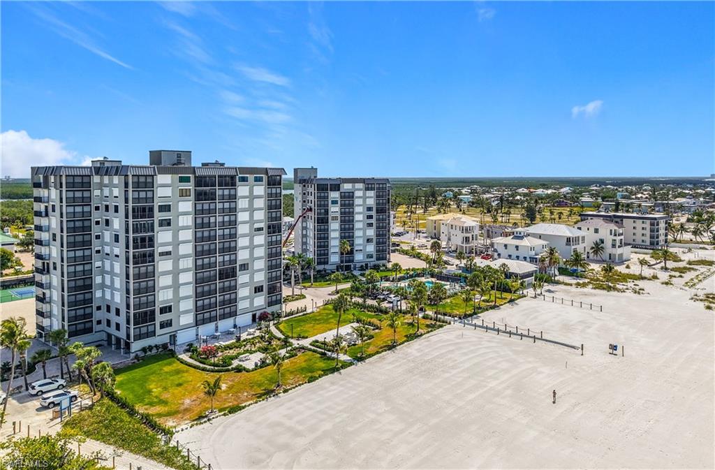 CAPER BEACH CLUB - Residential