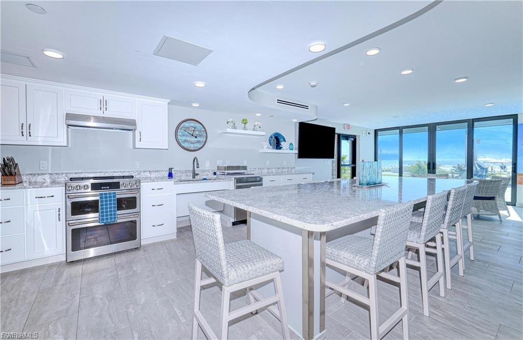 CAPER BEACH CLUB - Residential