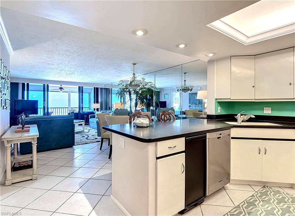CAPER BEACH CLUB - Residential