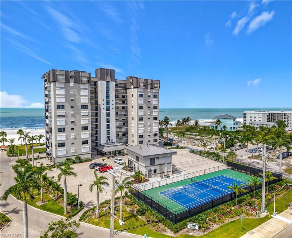 CAPER BEACH CLUB - Residential