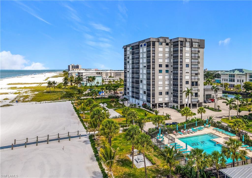 CAPER BEACH CLUB - Residential