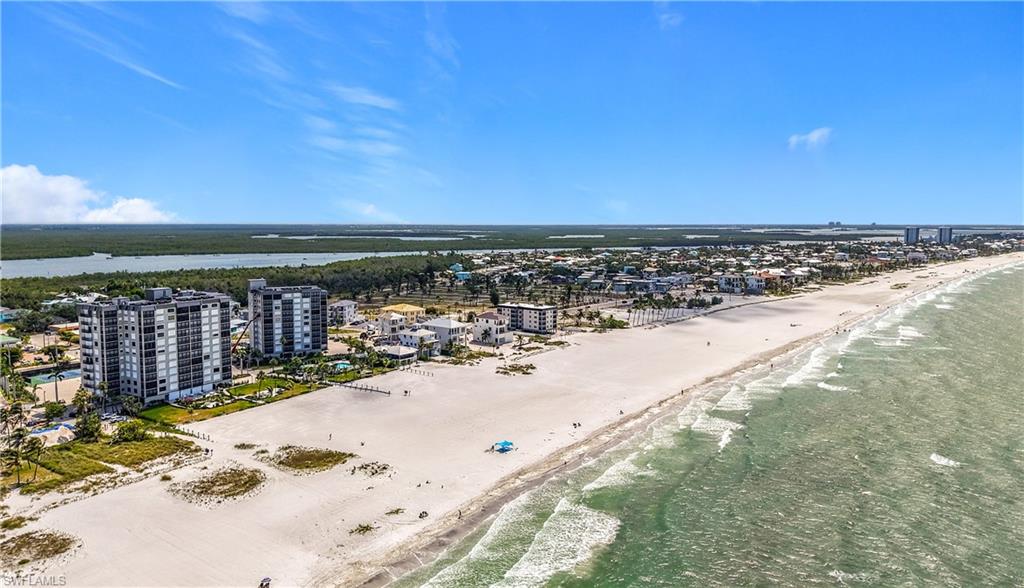 CAPER BEACH CLUB - Residential