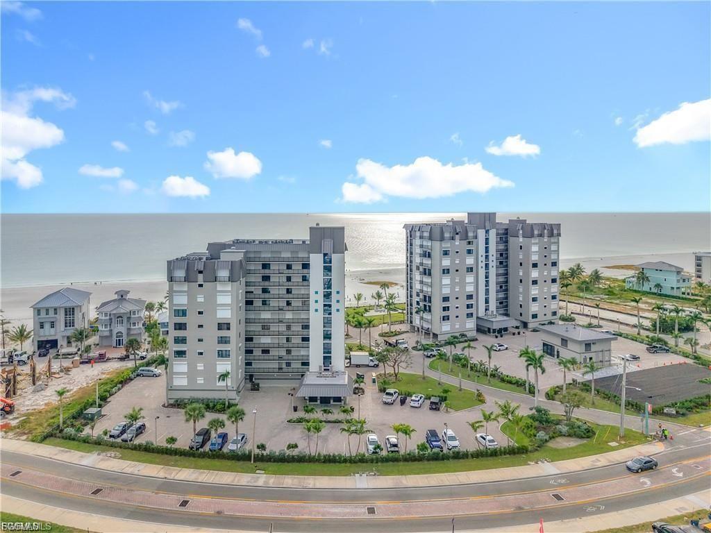 CAPER BEACH CLUB - Residential