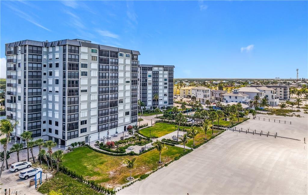 CAPER BEACH CLUB - Residential