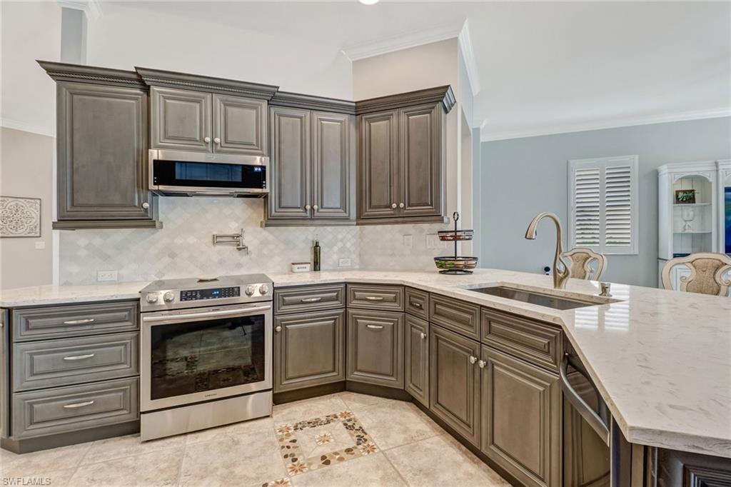 CARLTON LAKES - Residential