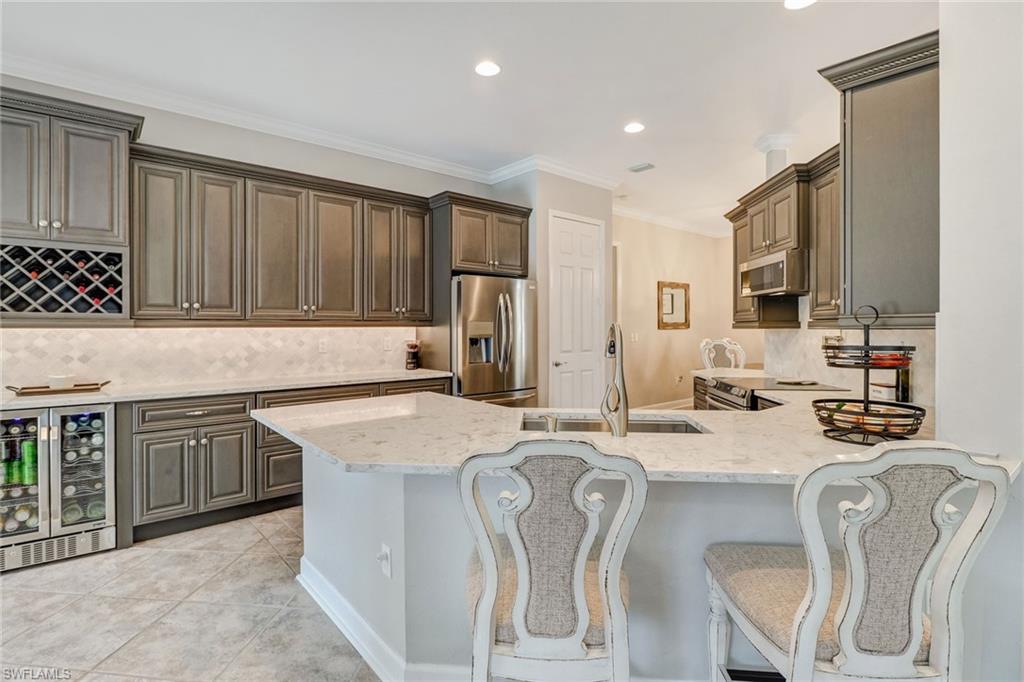 CARLTON LAKES - Residential