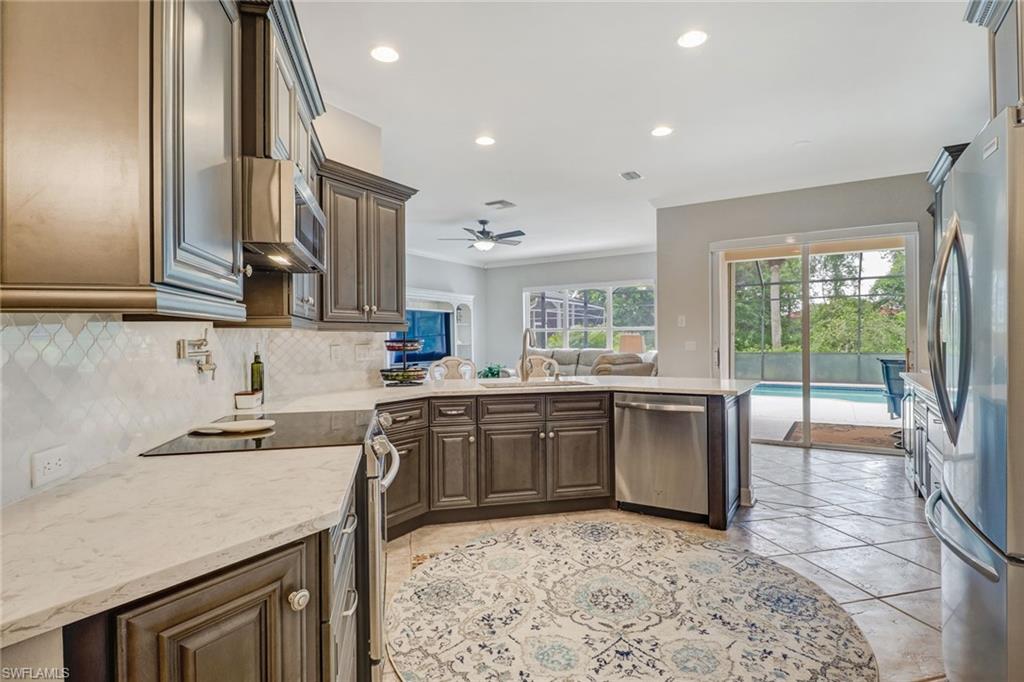 CARLTON LAKES - Residential