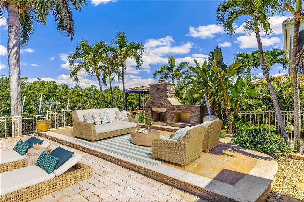 OLD PELICAN BAY - Residential