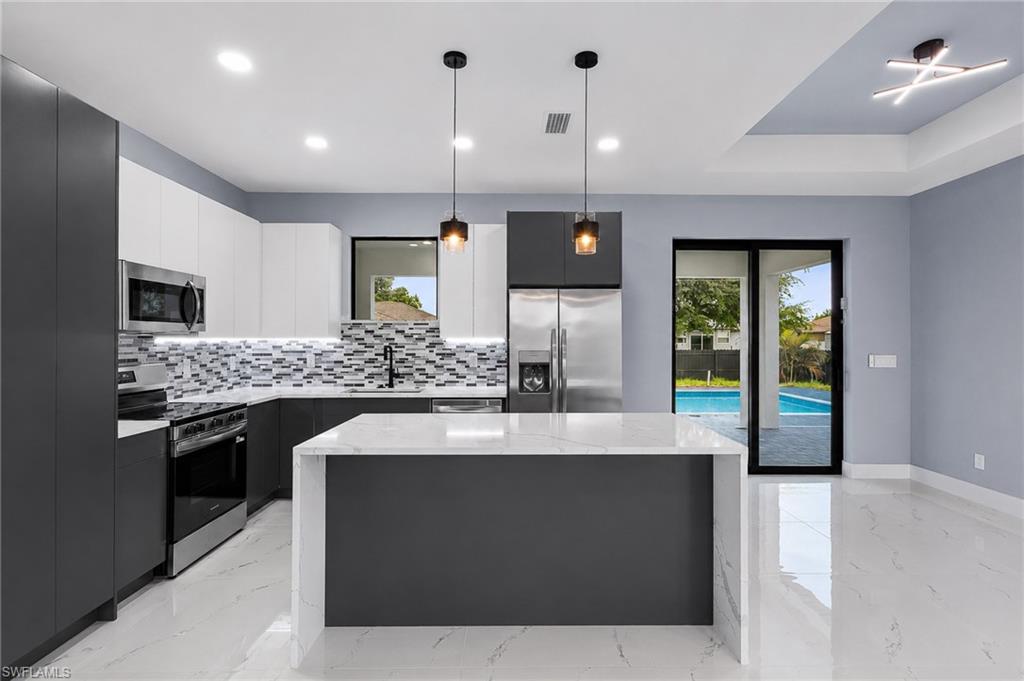 CAPE CORAL - Residential