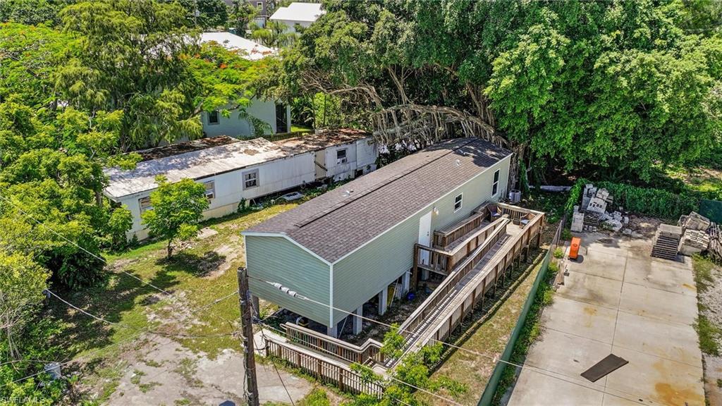 LAKE KELLY - Residential