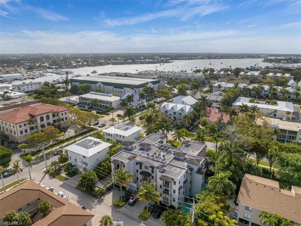 ESMERALDA ON EIGHTH - Residential