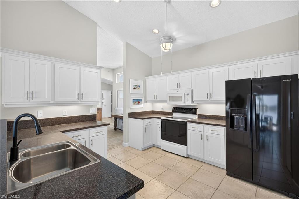 EMERALD LAKES - Residential