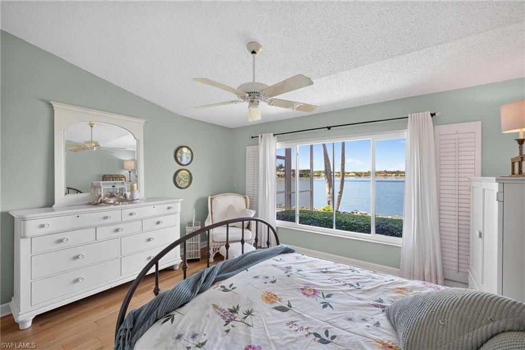 EMERALD LAKES - Residential