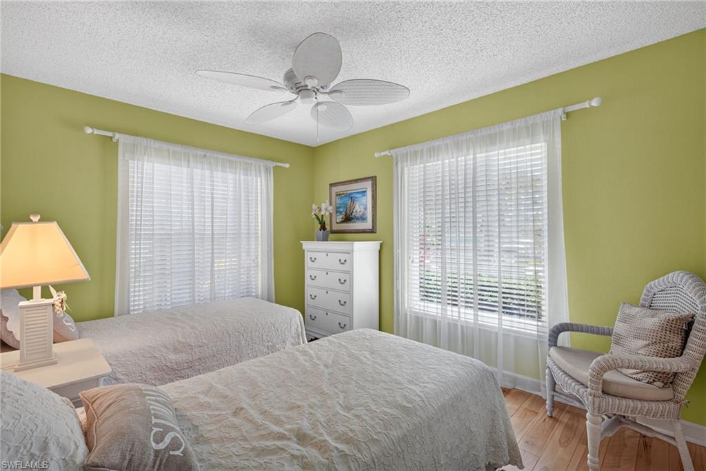 EMERALD LAKES - Residential