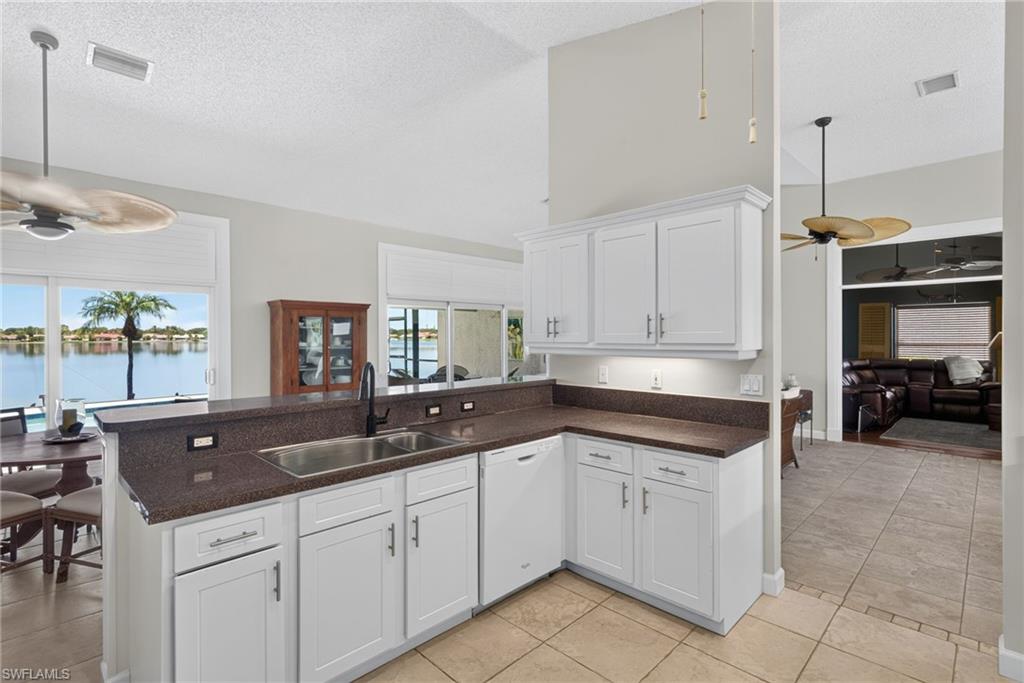 EMERALD LAKES - Residential