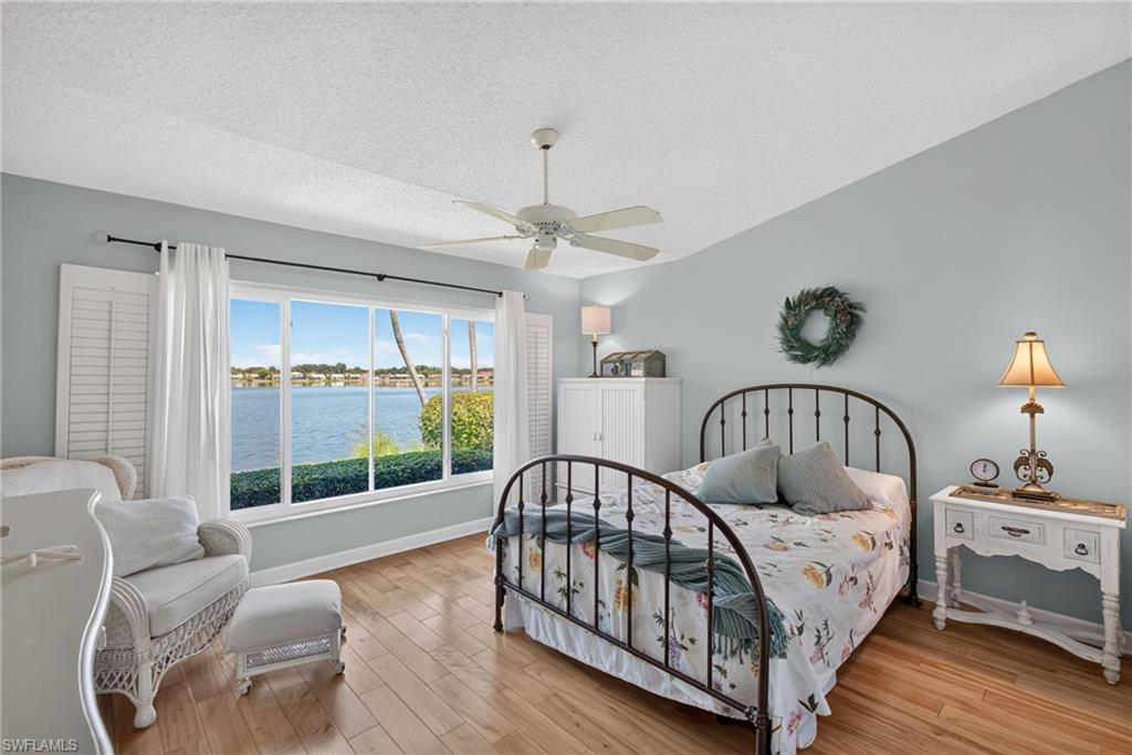 EMERALD LAKES - Residential