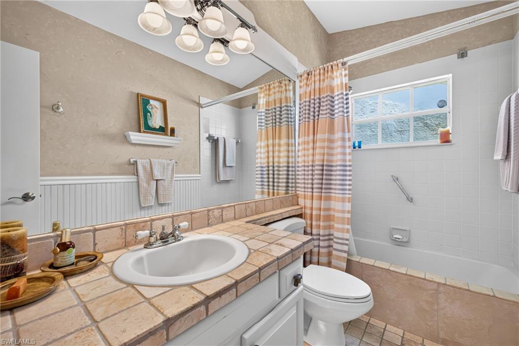EMERALD LAKES - Residential