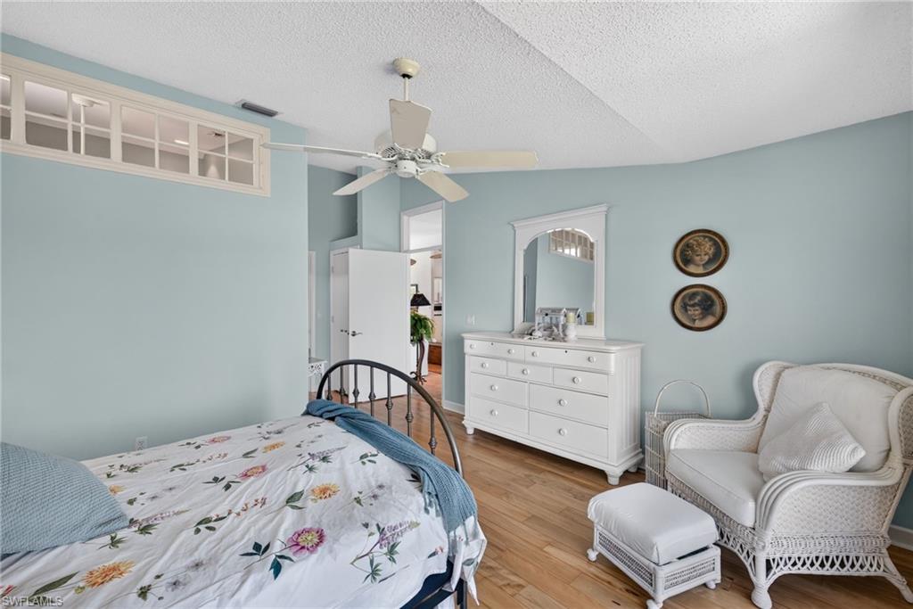 EMERALD LAKES - Residential