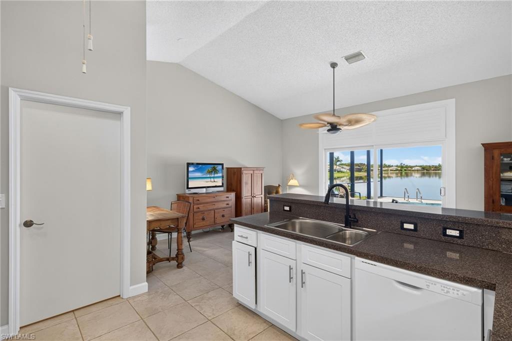 EMERALD LAKES - Residential