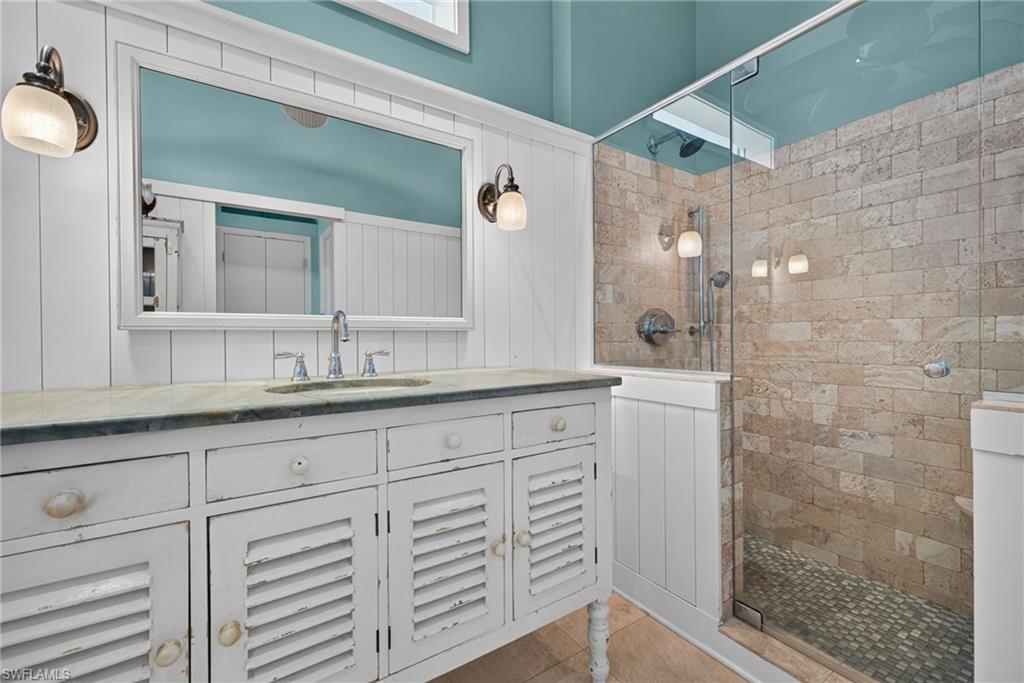 EMERALD LAKES - Residential