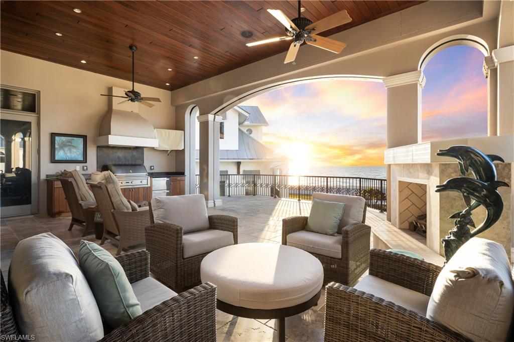 BAREFOOT BEACH - Residential