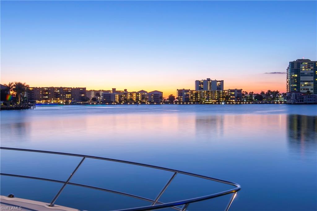 MOORINGS - Land