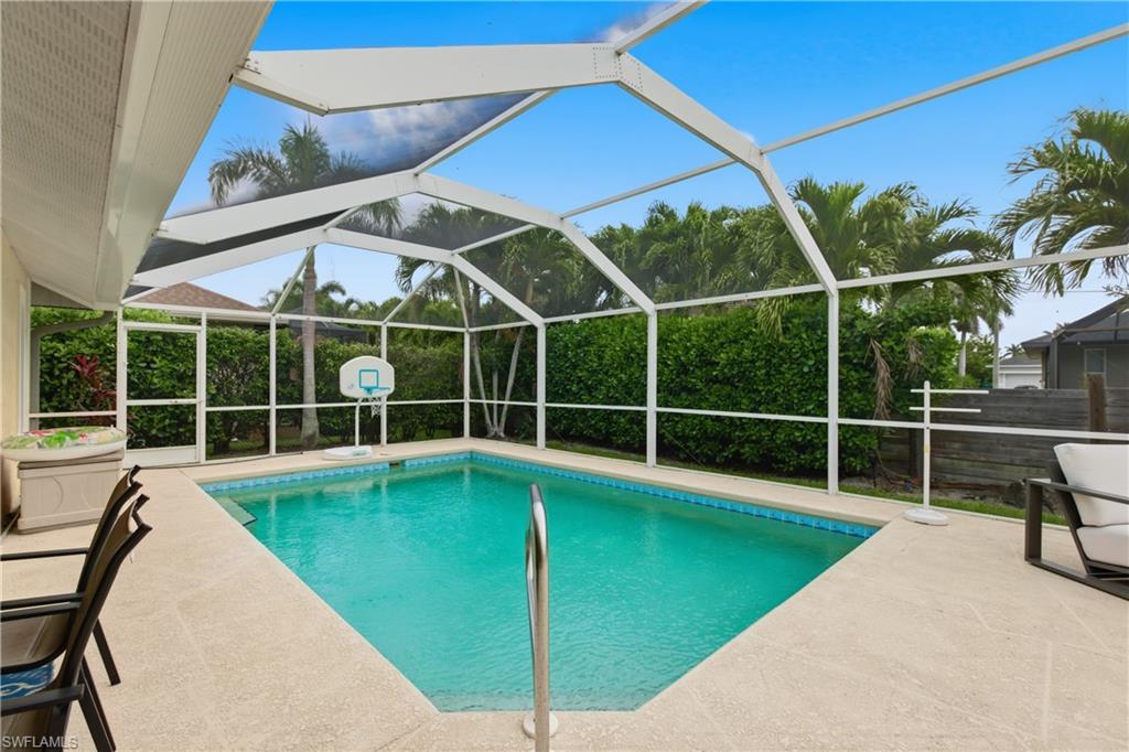 MARCO BEACH - Residential
