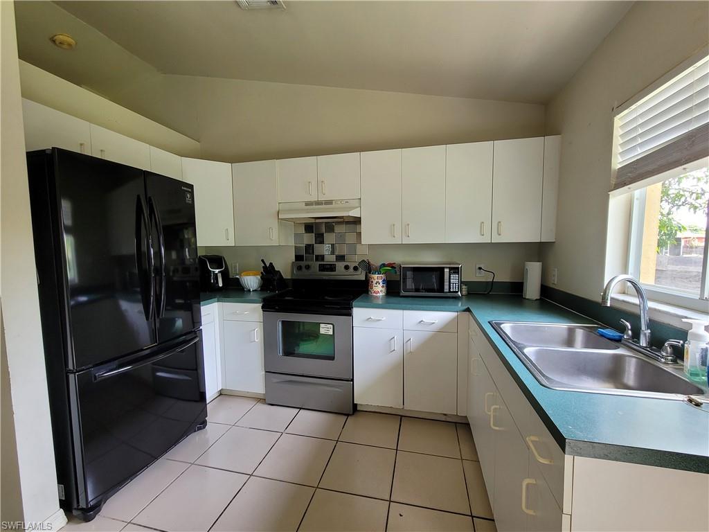 NAPLES MANOR - Residential