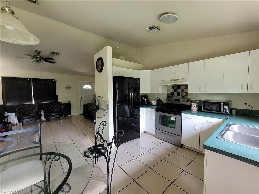 NAPLES MANOR - Residential