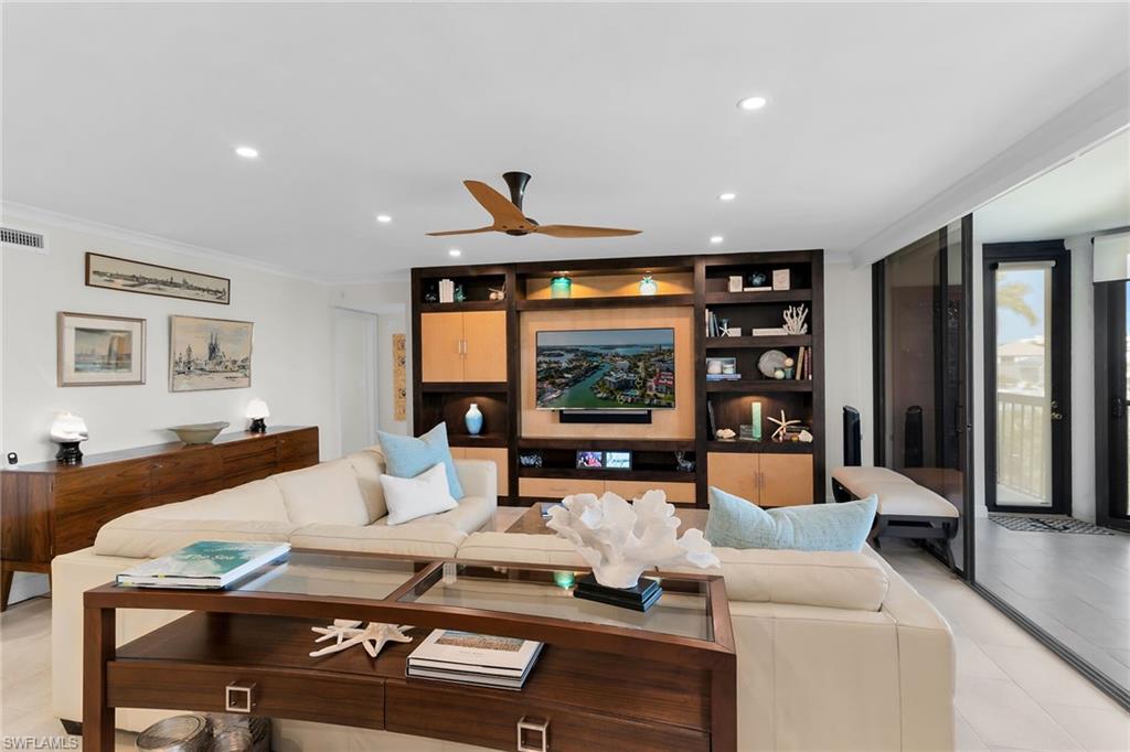 TROPICAL ISLE - Residential