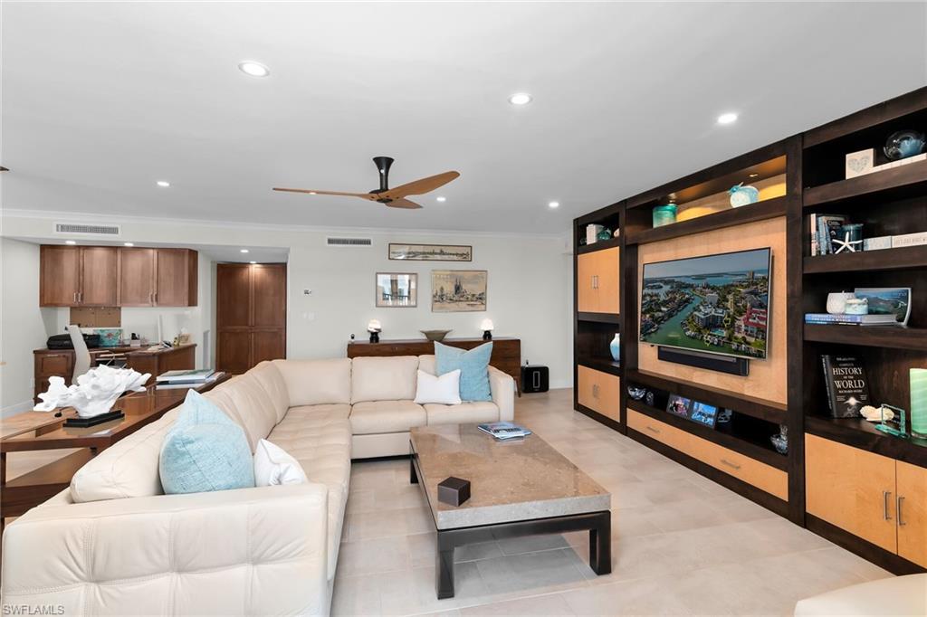 TROPICAL ISLE - Residential