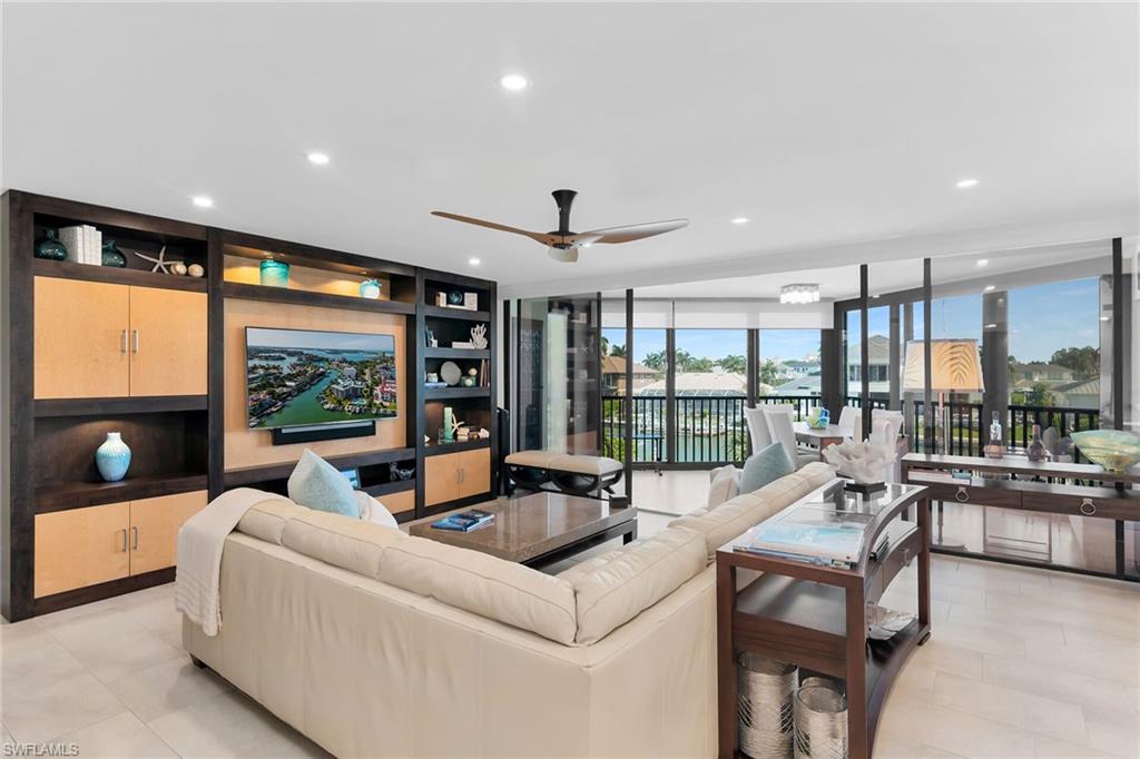 TROPICAL ISLE - Residential