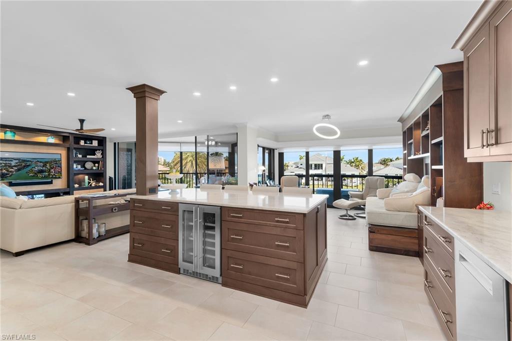 TROPICAL ISLE - Residential