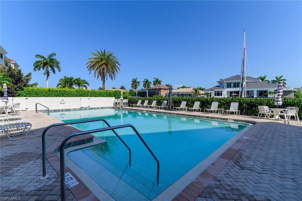 TROPICAL ISLE - Residential