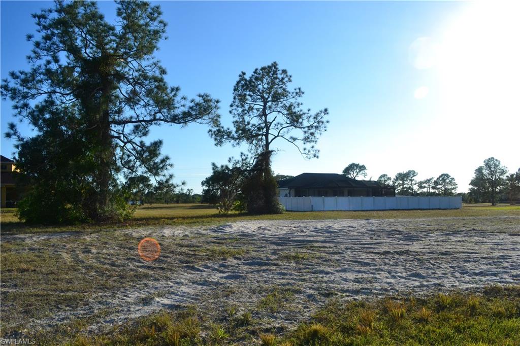 Awesome Southern Exposure Building Site! Close To Golf, Shopping and Schools. Build Your Dream Home Today or Invest For The Future!