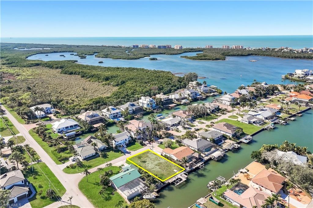 LITTLE HICKORY SHORES - Land