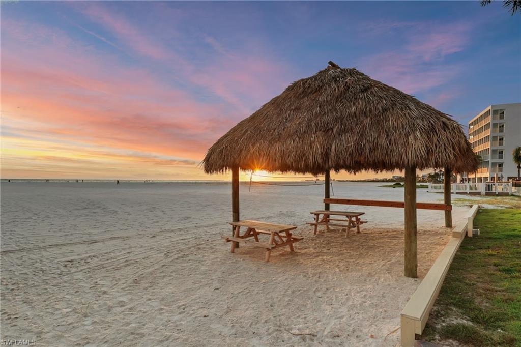 ISLAND WINDS CONDO - Residential