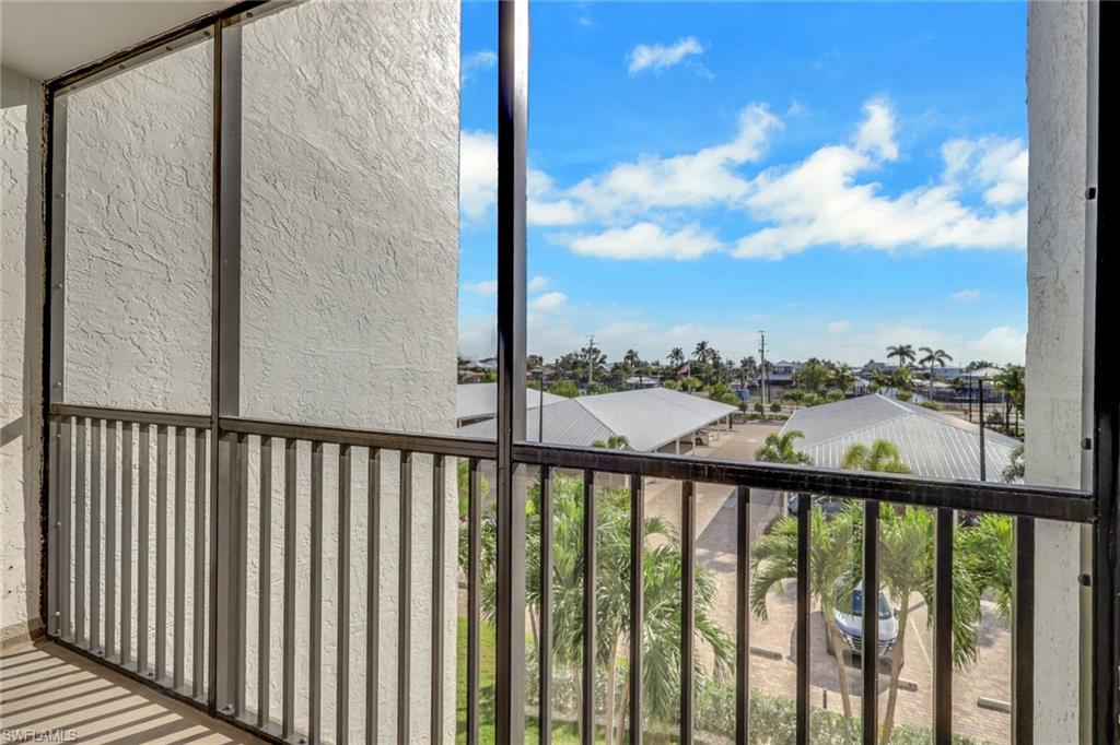 ISLAND WINDS CONDO - Residential