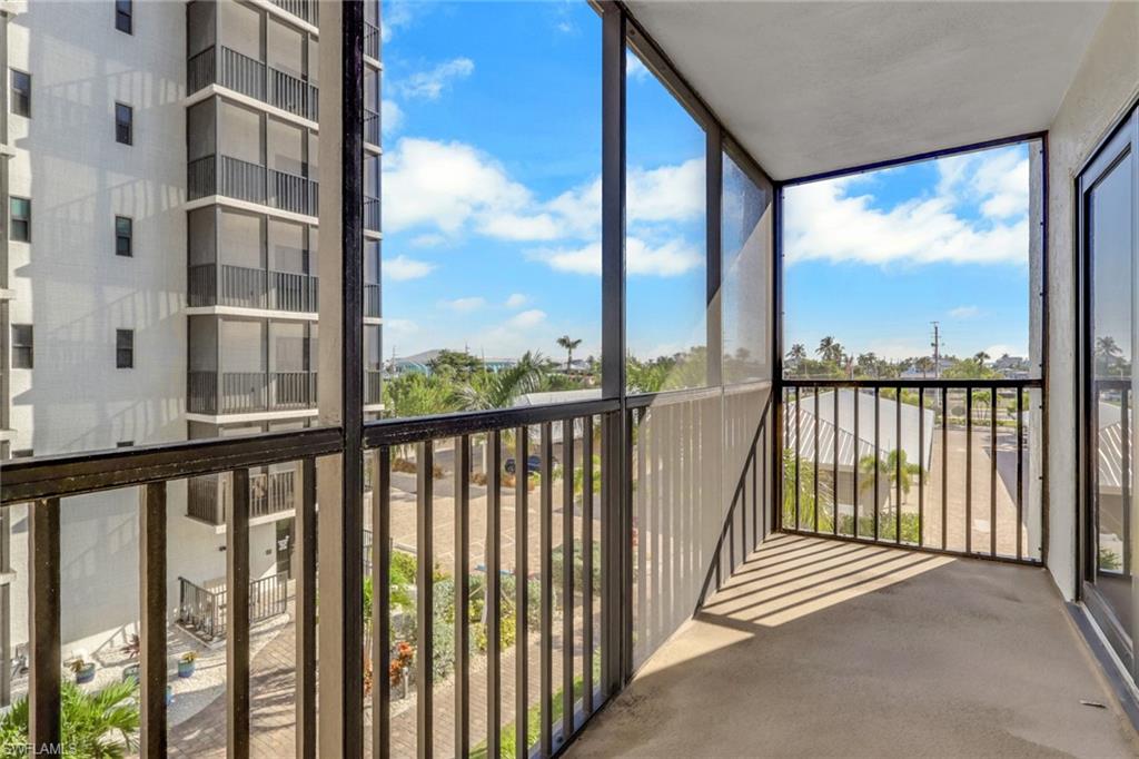 ISLAND WINDS CONDO - Residential