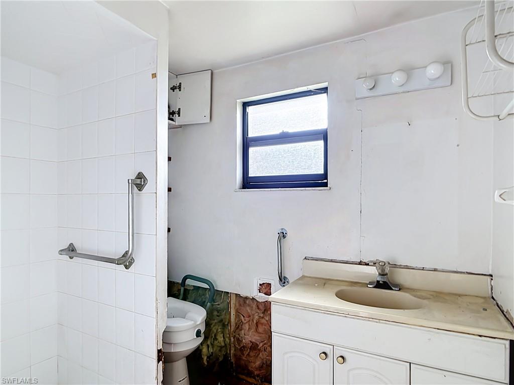 EAST ENGLEWOOD - Residential