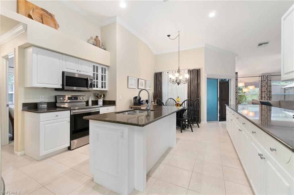 FOUNTAIN LAKES - Residential