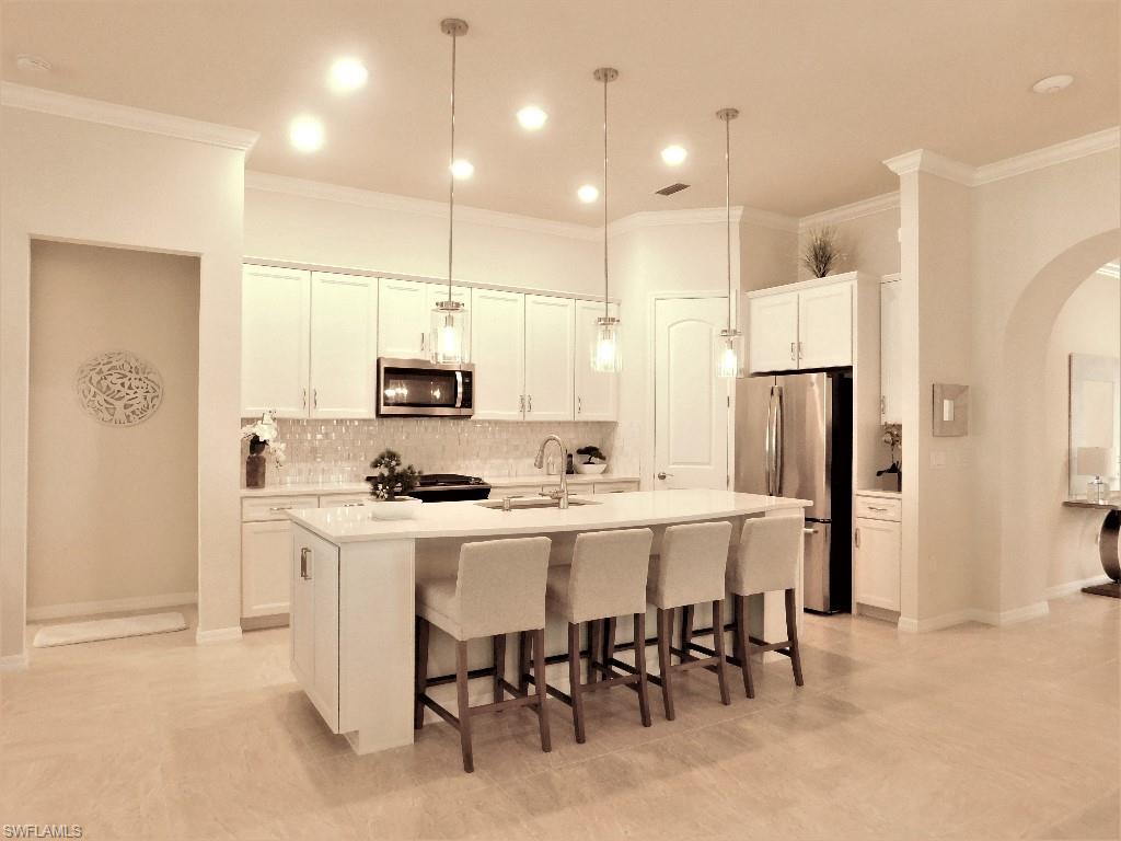 AVERY SQUARE - Residential