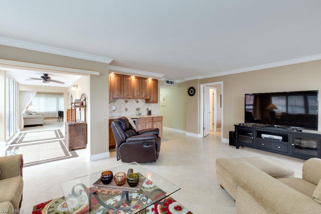 CASA BONITA ROYALE - Residential