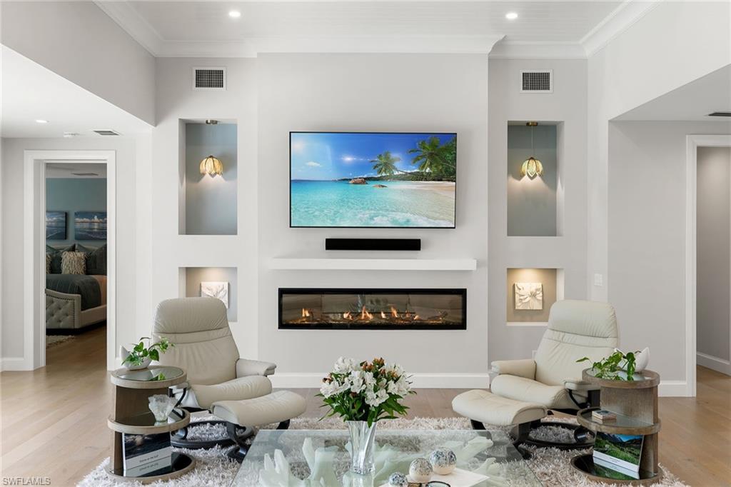 CHANTECLAIR MANOR - Residential