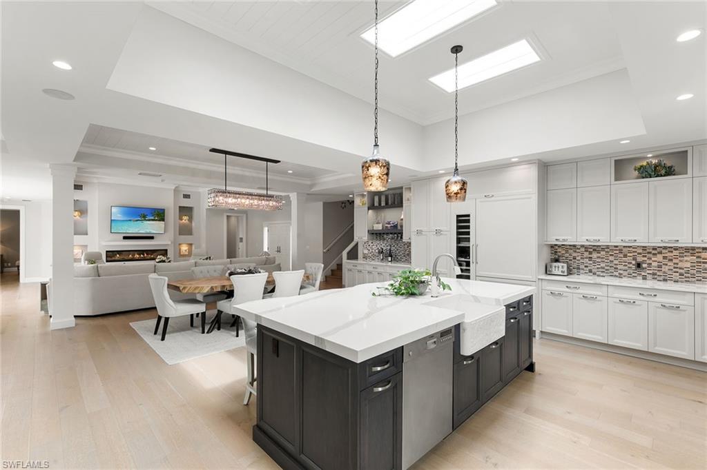 CHANTECLAIR MANOR - Residential