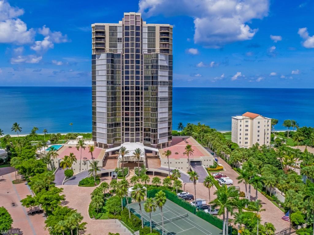 Three Bedroom plus Den Three and Bath sitting Directly on top of the Beach.Gorgeous Views unit faces Northwest.
Le Parc is a great building with only 78 residences. Two terraces one off living room and one off guest suites.24 hours security gated entrance two underground parking spots.