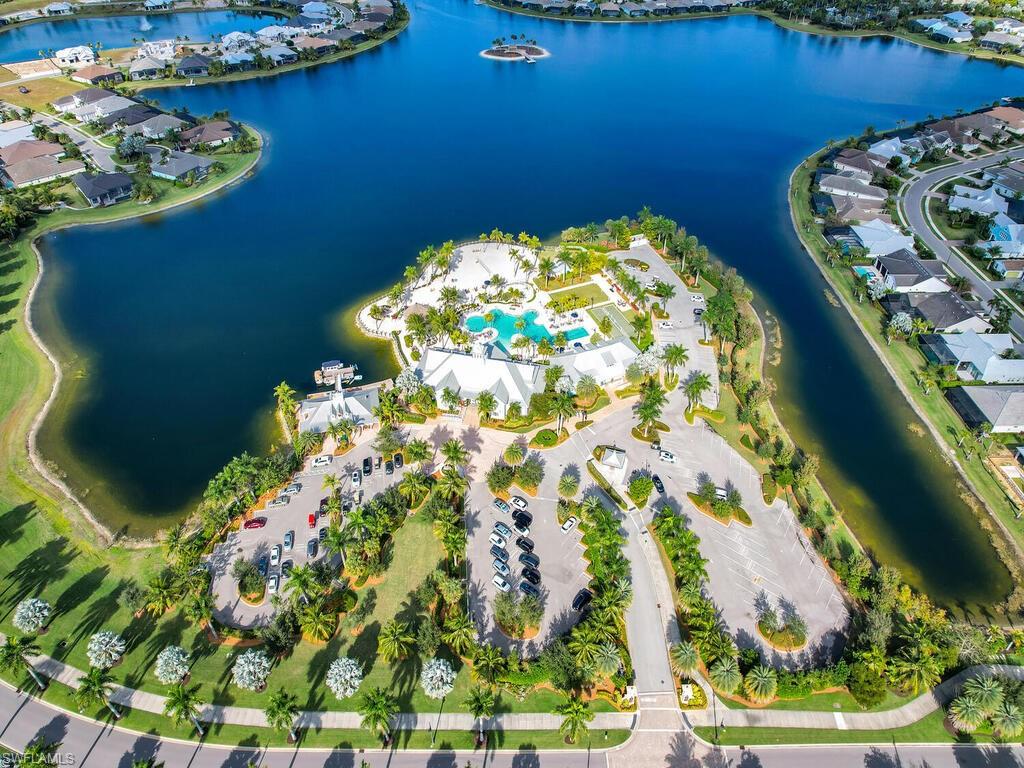 HALFMOON POINT - Residential